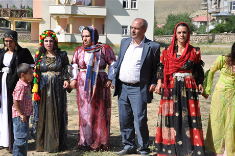 Yüksekova'da 02.03. Temmuz 2011 tarihlerinde evlenen bazı çiftleri sizler için sayfamıza taşıdık. Bizde Yüksekova Güncel Ailesi olarak tüm çiftlere mutluluklar dileriz