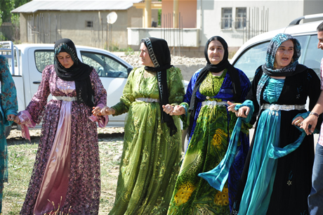 Yüksekova'da 02.03. Temmuz 2011 tarihlerinde evlenen bazı çiftleri sizler için sayfamıza taşıdık. Bizde Yüksekova Güncel Ailesi olarak tüm çiftlere mutluluklar dileriz