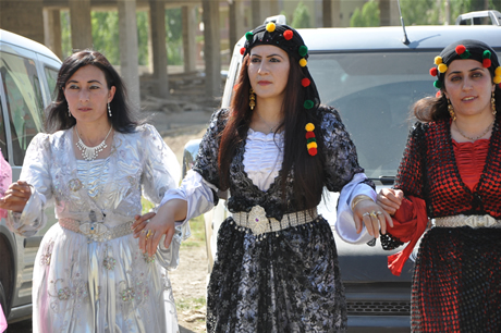 Yüksekova'da 02.03. Temmuz 2011 tarihlerinde evlenen bazı çiftleri sizler için sayfamıza taşıdık. Bizde Yüksekova Güncel Ailesi olarak tüm çiftlere mutluluklar dileriz