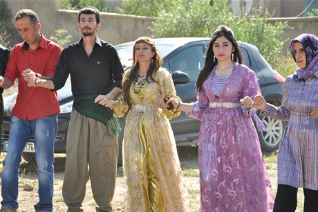 Yüksekova'da 02.03. Temmuz 2011 tarihlerinde evlenen bazı çiftleri sizler için sayfamıza taşıdık. Bizde Yüksekova Güncel Ailesi olarak tüm çiftlere mutluluklar dileriz