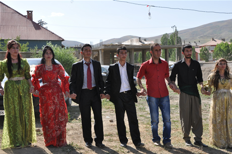 Yüksekova'da 02.03. Temmuz 2011 tarihlerinde evlenen bazı çiftleri sizler için sayfamıza taşıdık. Bizde Yüksekova Güncel Ailesi olarak tüm çiftlere mutluluklar dileriz