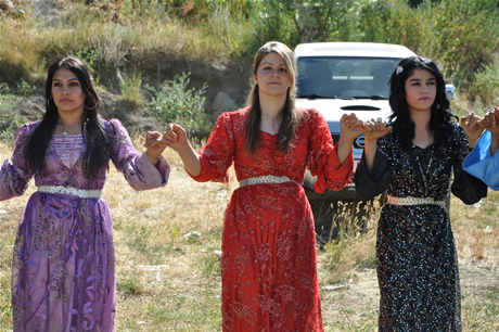 Yüksekova'da 02.03. Temmuz 2011 tarihlerinde evlenen bazı çiftleri sizler için sayfamıza taşıdık. Bizde Yüksekova Güncel Ailesi olarak tüm çiftlere mutluluklar dileriz