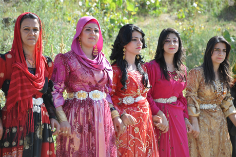 Yüksekova'da 02.03. Temmuz 2011 tarihlerinde evlenen bazı çiftleri sizler için sayfamıza taşıdık. Bizde Yüksekova Güncel Ailesi olarak tüm çiftlere mutluluklar dileriz