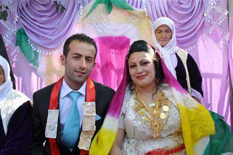 Yüksekova'da 02.03. Temmuz 2011 tarihlerinde evlenen bazı çiftleri sizler için sayfamıza taşıdık. Bizde Yüksekova Güncel Ailesi olarak tüm çiftlere mutluluklar dileriz