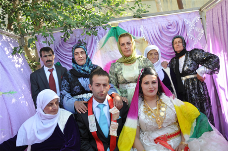 Yüksekova'da 02.03. Temmuz 2011 tarihlerinde evlenen bazı çiftleri sizler için sayfamıza taşıdık. Bizde Yüksekova Güncel Ailesi olarak tüm çiftlere mutluluklar dileriz