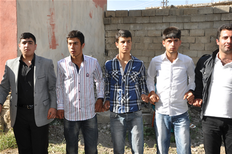 Yüksekova'da 02.03. Temmuz 2011 tarihlerinde evlenen bazı çiftleri sizler için sayfamıza taşıdık. Bizde Yüksekova Güncel Ailesi olarak tüm çiftlere mutluluklar dileriz