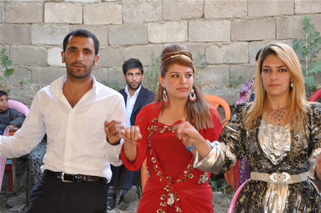 Yüksekova'da 02.03. Temmuz 2011 tarihlerinde evlenen bazı çiftleri sizler için sayfamıza taşıdık. Bizde Yüksekova Güncel Ailesi olarak tüm çiftlere mutluluklar dileriz