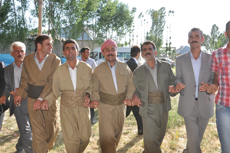 Yüksekova'da 02.03. Temmuz 2011 tarihlerinde evlenen bazı çiftleri sizler için sayfamıza taşıdık. Bizde Yüksekova Güncel Ailesi olarak tüm çiftlere mutluluklar dileriz