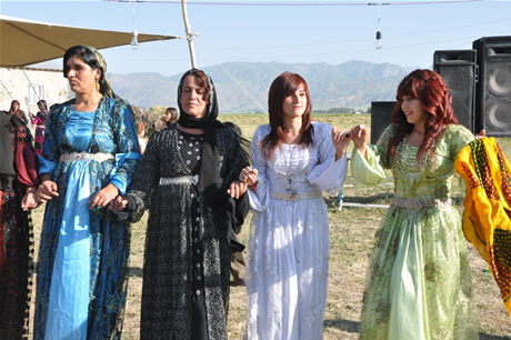 Yüksekova'da 02.03. Temmuz 2011 tarihlerinde evlenen bazı çiftleri sizler için sayfamıza taşıdık. Bizde Yüksekova Güncel Ailesi olarak tüm çiftlere mutluluklar dileriz