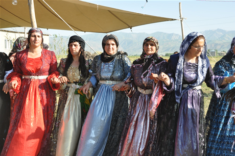 Yüksekova'da 02.03. Temmuz 2011 tarihlerinde evlenen bazı çiftleri sizler için sayfamıza taşıdık. Bizde Yüksekova Güncel Ailesi olarak tüm çiftlere mutluluklar dileriz