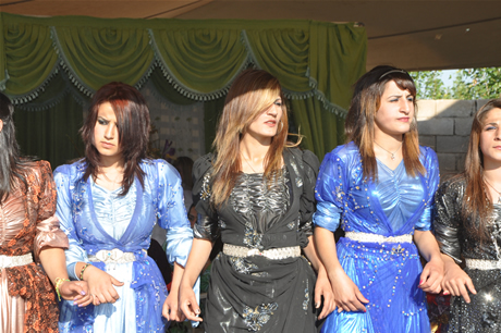 Yüksekova'da 02.03. Temmuz 2011 tarihlerinde evlenen bazı çiftleri sizler için sayfamıza taşıdık. Bizde Yüksekova Güncel Ailesi olarak tüm çiftlere mutluluklar dileriz