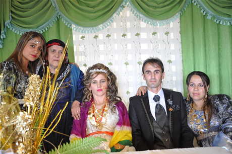 Yüksekova'da 02.03. Temmuz 2011 tarihlerinde evlenen bazı çiftleri sizler için sayfamıza taşıdık. Bizde Yüksekova Güncel Ailesi olarak tüm çiftlere mutluluklar dileriz