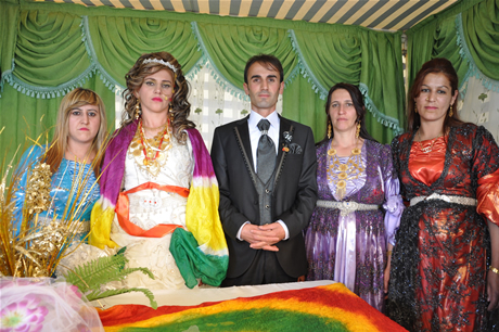 Yüksekova'da 02.03. Temmuz 2011 tarihlerinde evlenen bazı çiftleri sizler için sayfamıza taşıdık. Bizde Yüksekova Güncel Ailesi olarak tüm çiftlere mutluluklar dileriz