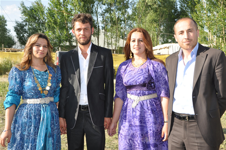 Yüksekova'da 02.03. Temmuz 2011 tarihlerinde evlenen bazı çiftleri sizler için sayfamıza taşıdık. Bizde Yüksekova Güncel Ailesi olarak tüm çiftlere mutluluklar dileriz