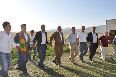 Yüksekova'da 02.03. Temmuz 2011 tarihlerinde evlenen bazı çiftleri sizler için sayfamıza taşıdık. Bizde Yüksekova Güncel Ailesi olarak tüm çiftlere mutluluklar dileriz