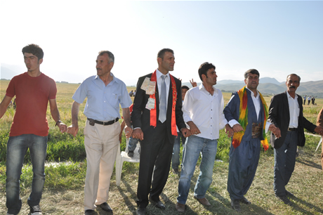 Yüksekova'da 02.03. Temmuz 2011 tarihlerinde evlenen bazı çiftleri sizler için sayfamıza taşıdık. Bizde Yüksekova Güncel Ailesi olarak tüm çiftlere mutluluklar dileriz