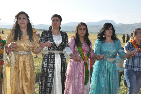 Yüksekova'da 02.03. Temmuz 2011 tarihlerinde evlenen bazı çiftleri sizler için sayfamıza taşıdık. Bizde Yüksekova Güncel Ailesi olarak tüm çiftlere mutluluklar dileriz