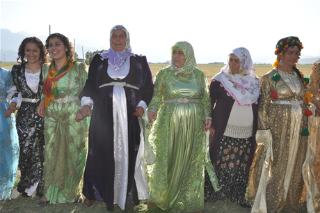 Yüksekova'da 02.03. Temmuz 2011 tarihlerinde evlenen bazı çiftleri sizler için sayfamıza taşıdık. Bizde Yüksekova Güncel Ailesi olarak tüm çiftlere mutluluklar dileriz