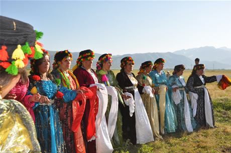 Yüksekova'da 02.03. Temmuz 2011 tarihlerinde evlenen bazı çiftleri sizler için sayfamıza taşıdık. Bizde Yüksekova Güncel Ailesi olarak tüm çiftlere mutluluklar dileriz