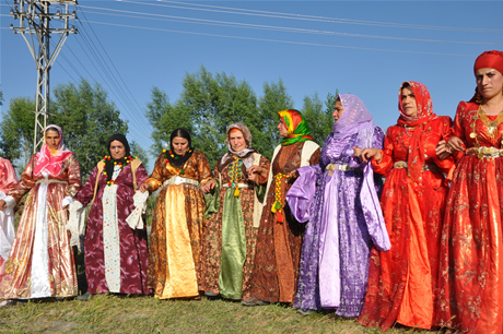 Yüksekova'da 02.03. Temmuz 2011 tarihlerinde evlenen bazı çiftleri sizler için sayfamıza taşıdık. Bizde Yüksekova Güncel Ailesi olarak tüm çiftlere mutluluklar dileriz