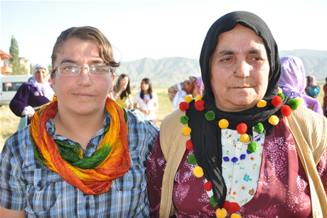 Yüksekova'da 02.03. Temmuz 2011 tarihlerinde evlenen bazı çiftleri sizler için sayfamıza taşıdık. Bizde Yüksekova Güncel Ailesi olarak tüm çiftlere mutluluklar dileriz