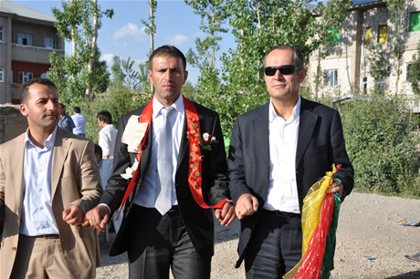 Yüksekova'da 02.03. Temmuz 2011 tarihlerinde evlenen bazı çiftleri sizler için sayfamıza taşıdık. Bizde Yüksekova Güncel Ailesi olarak tüm çiftlere mutluluklar dileriz