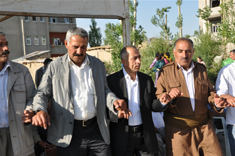 Yüksekova'da 02.03. Temmuz 2011 tarihlerinde evlenen bazı çiftleri sizler için sayfamıza taşıdık. Bizde Yüksekova Güncel Ailesi olarak tüm çiftlere mutluluklar dileriz