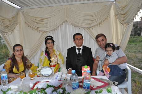 Yüksekova'da 02.03. Temmuz 2011 tarihlerinde evlenen bazı çiftleri sizler için sayfamıza taşıdık. Bizde Yüksekova Güncel Ailesi olarak tüm çiftlere mutluluklar dileriz