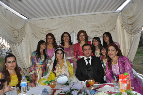 Yüksekova'da 02.03. Temmuz 2011 tarihlerinde evlenen bazı çiftleri sizler için sayfamıza taşıdık. Bizde Yüksekova Güncel Ailesi olarak tüm çiftlere mutluluklar dileriz