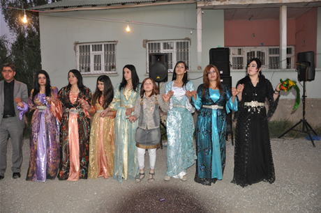 Yüksekova'da 02.03. Temmuz 2011 tarihlerinde evlenen bazı çiftleri sizler için sayfamıza taşıdık. Bizde Yüksekova Güncel Ailesi olarak tüm çiftlere mutluluklar dileriz