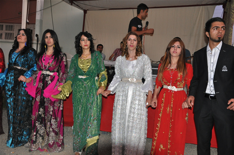 Yüksekova'da 02.03. Temmuz 2011 tarihlerinde evlenen bazı çiftleri sizler için sayfamıza taşıdık. Bizde Yüksekova Güncel Ailesi olarak tüm çiftlere mutluluklar dileriz