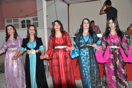 Yüksekova'da 02.03. Temmuz 2011 tarihlerinde evlenen bazı çiftleri sizler için sayfamıza taşıdık. Bizde Yüksekova Güncel Ailesi olarak tüm çiftlere mutluluklar dileriz