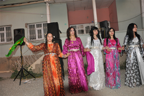 Yüksekova'da 02.03. Temmuz 2011 tarihlerinde evlenen bazı çiftleri sizler için sayfamıza taşıdık. Bizde Yüksekova Güncel Ailesi olarak tüm çiftlere mutluluklar dileriz