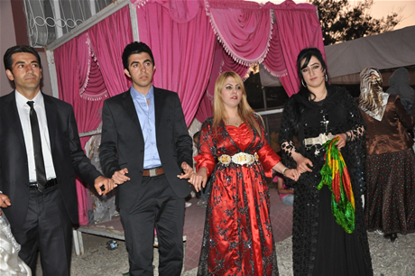 Yüksekova'da 02.03. Temmuz 2011 tarihlerinde evlenen bazı çiftleri sizler için sayfamıza taşıdık. Bizde Yüksekova Güncel Ailesi olarak tüm çiftlere mutluluklar dileriz