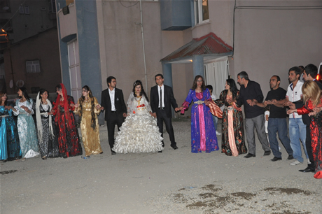 Yüksekova'da 02.03. Temmuz 2011 tarihlerinde evlenen bazı çiftleri sizler için sayfamıza taşıdık. Bizde Yüksekova Güncel Ailesi olarak tüm çiftlere mutluluklar dileriz