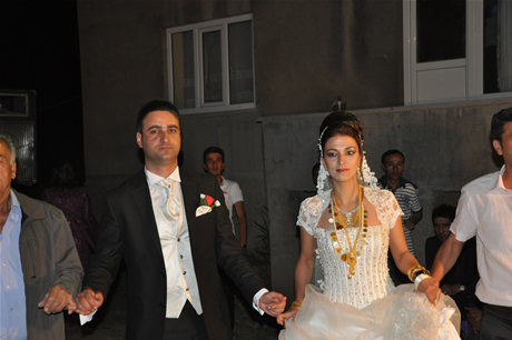 Yüksekova'da 02.03. Temmuz 2011 tarihlerinde evlenen bazı çiftleri sizler için sayfamıza taşıdık. Bizde Yüksekova Güncel Ailesi olarak tüm çiftlere mutluluklar dileriz