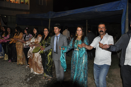 Yüksekova'da 02.03. Temmuz 2011 tarihlerinde evlenen bazı çiftleri sizler için sayfamıza taşıdık. Bizde Yüksekova Güncel Ailesi olarak tüm çiftlere mutluluklar dileriz