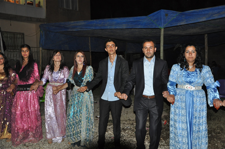 Yüksekova'da 02.03. Temmuz 2011 tarihlerinde evlenen bazı çiftleri sizler için sayfamıza taşıdık. Bizde Yüksekova Güncel Ailesi olarak tüm çiftlere mutluluklar dileriz