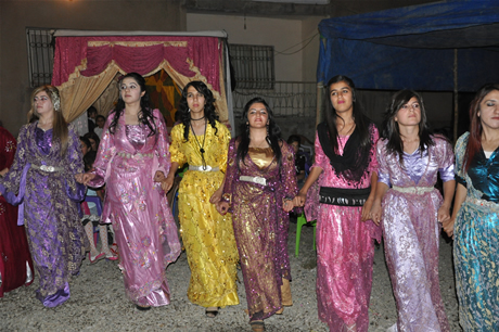 Yüksekova'da 02.03. Temmuz 2011 tarihlerinde evlenen bazı çiftleri sizler için sayfamıza taşıdık. Bizde Yüksekova Güncel Ailesi olarak tüm çiftlere mutluluklar dileriz