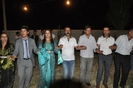 Yüksekova'da 02.03. Temmuz 2011 tarihlerinde evlenen bazı çiftleri sizler için sayfamıza taşıdık. Bizde Yüksekova Güncel Ailesi olarak tüm çiftlere mutluluklar dileriz