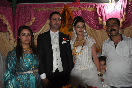 Yüksekova'da 02.03. Temmuz 2011 tarihlerinde evlenen bazı çiftleri sizler için sayfamıza taşıdık. Bizde Yüksekova Güncel Ailesi olarak tüm çiftlere mutluluklar dileriz