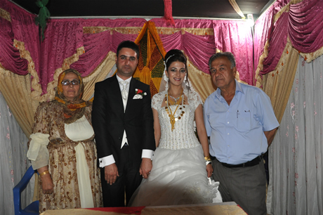 Yüksekova'da 02.03. Temmuz 2011 tarihlerinde evlenen bazı çiftleri sizler için sayfamıza taşıdık. Bizde Yüksekova Güncel Ailesi olarak tüm çiftlere mutluluklar dileriz