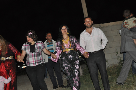 Yüksekova'da 02.03. Temmuz 2011 tarihlerinde evlenen bazı çiftleri sizler için sayfamıza taşıdık. Bizde Yüksekova Güncel Ailesi olarak tüm çiftlere mutluluklar dileriz