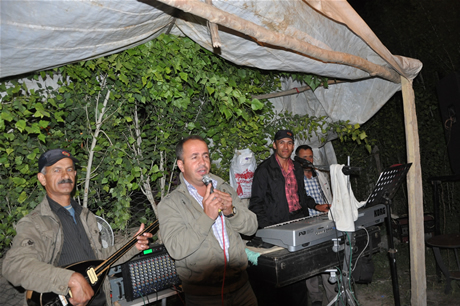 Yüksekova'da 02.03. Temmuz 2011 tarihlerinde evlenen bazı çiftleri sizler için sayfamıza taşıdık. Bizde Yüksekova Güncel Ailesi olarak tüm çiftlere mutluluklar dileriz