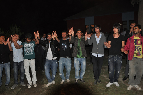 Yüksekova'da 02.03. Temmuz 2011 tarihlerinde evlenen bazı çiftleri sizler için sayfamıza taşıdık. Bizde Yüksekova Güncel Ailesi olarak tüm çiftlere mutluluklar dileriz