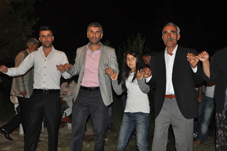 Yüksekova'da 02.03. Temmuz 2011 tarihlerinde evlenen bazı çiftleri sizler için sayfamıza taşıdık. Bizde Yüksekova Güncel Ailesi olarak tüm çiftlere mutluluklar dileriz