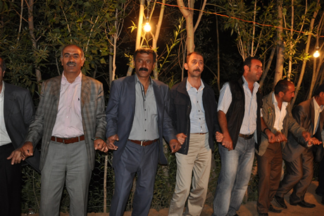 Yüksekova'da 02.03. Temmuz 2011 tarihlerinde evlenen bazı çiftleri sizler için sayfamıza taşıdık. Bizde Yüksekova Güncel Ailesi olarak tüm çiftlere mutluluklar dileriz