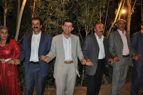 Yüksekova'da 02.03. Temmuz 2011 tarihlerinde evlenen bazı çiftleri sizler için sayfamıza taşıdık. Bizde Yüksekova Güncel Ailesi olarak tüm çiftlere mutluluklar dileriz