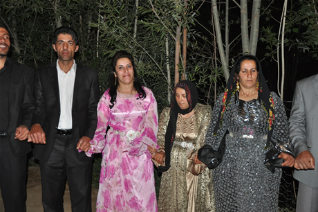 Yüksekova'da 02.03. Temmuz 2011 tarihlerinde evlenen bazı çiftleri sizler için sayfamıza taşıdık. Bizde Yüksekova Güncel Ailesi olarak tüm çiftlere mutluluklar dileriz