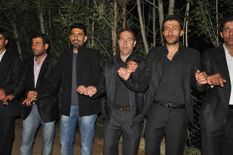 Yüksekova'da 02.03. Temmuz 2011 tarihlerinde evlenen bazı çiftleri sizler için sayfamıza taşıdık. Bizde Yüksekova Güncel Ailesi olarak tüm çiftlere mutluluklar dileriz